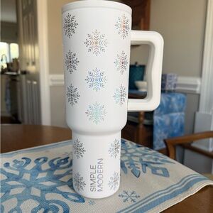 Simple Modern White Snowflake Tumbler